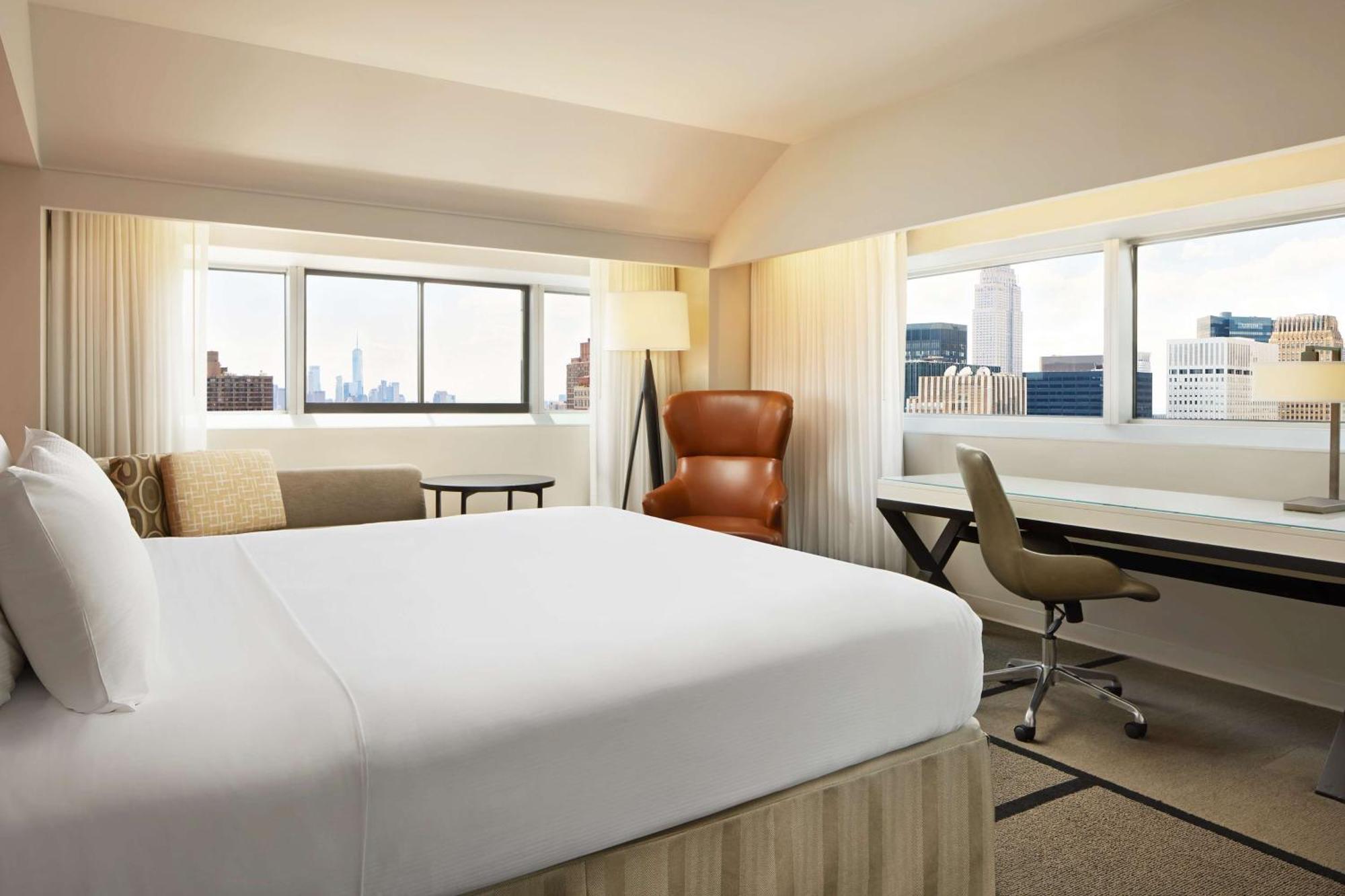 Millennium Hilton One Un Plaza 4*